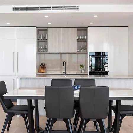 Luxury 3 Bedroom High Floor Ocean View Apartment-2