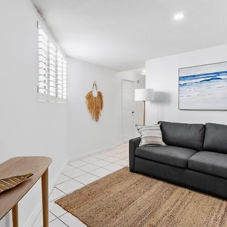 Beachfront 2-Bed With Pool, Bbq & Tennis Court-2