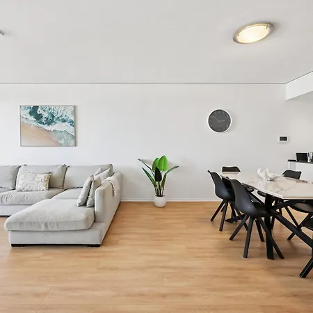 Ocean View 3-Bed With Gym, Pool, Sauna & Parking-3