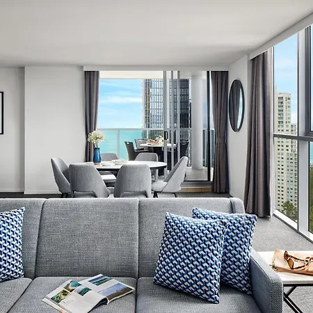Meriton Suites Broadbeach-3