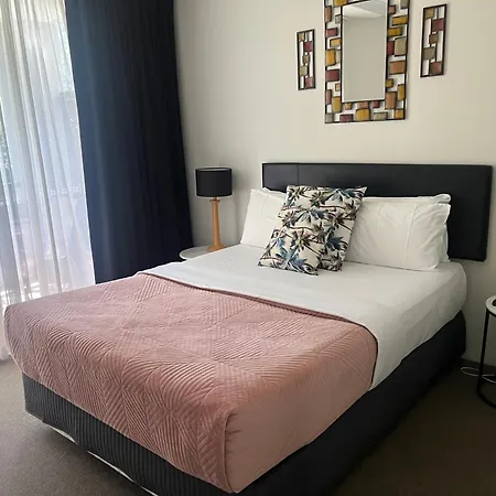 Serenity In Surfers Paradise-2