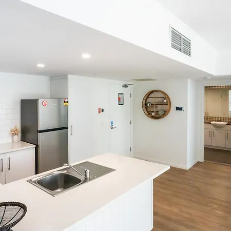 Swell Resort Burleigh Heads-2