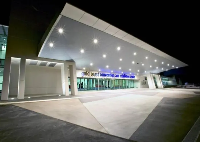 Broadbeach - Shop, Dine & Unwind Gold Coast