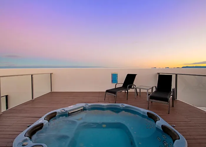Private Rooftop Spa Penthouse Apartment - Sierra Grand - Coasthm Gold Coast