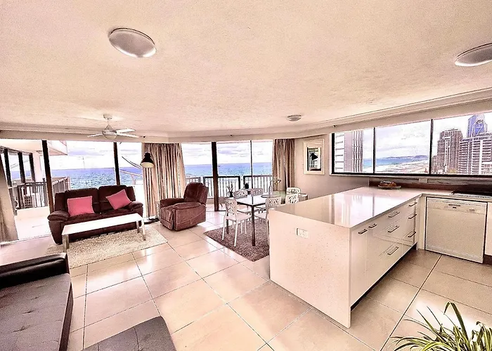 Spacious & Magnificent Views Apartment Gold Coast