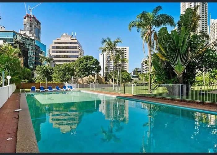 Large Waterfront Apartment In Surfers Paradise - Coasthm Gold Coast