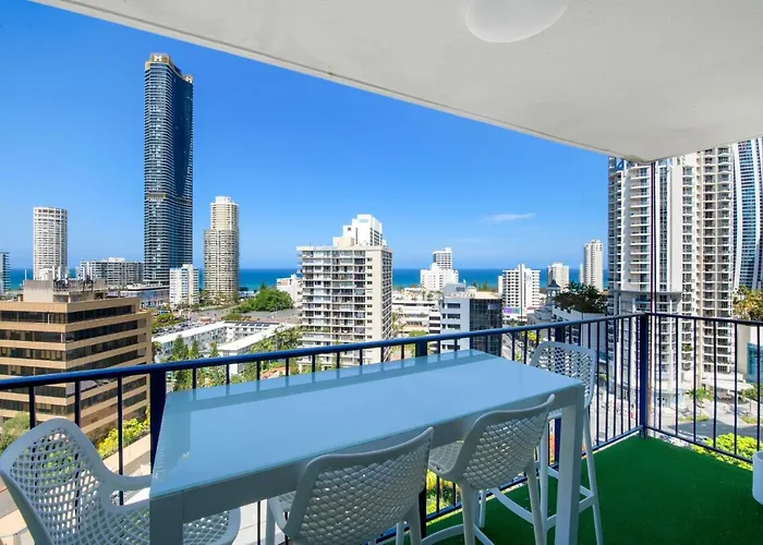 Large Waterfront Apartment In Surfers Paradise - Coasthm Gold Coast
