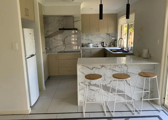 Shared House With Other Guests Near Shopping Center And Theme Parks Gold Coast