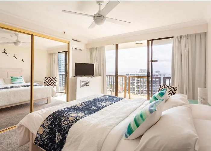 Spacious & Magnificent Views Apartment Gold Coast