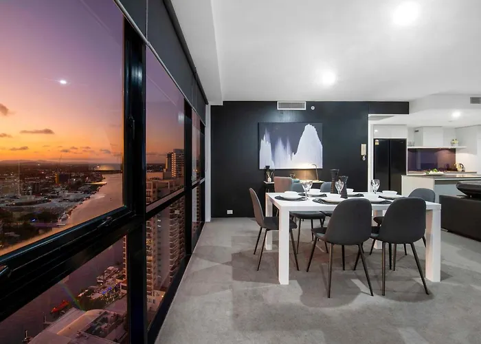 Three Bedroom Ocean View Apartments At Circle On Cavill - One Free Parking! - Self Contained & Privately Managed - Wow Stay Gold Coast