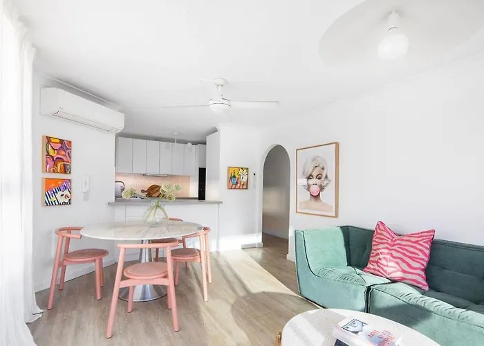 Blush On Broadbeach- Beachside And Pet Friendly, 3Rd Floor Walk Up Gold Coast