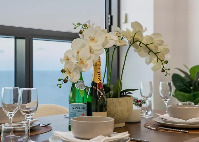 Unbelievable Level 59 Oceanview 2 Bed Apartment Gold Coast