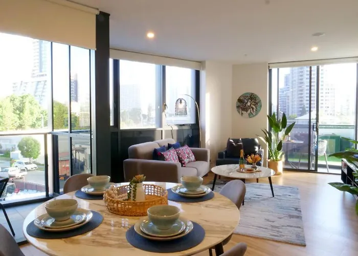 Modern 1 Brm Apartment With Pool Close To Beach Gold Coast