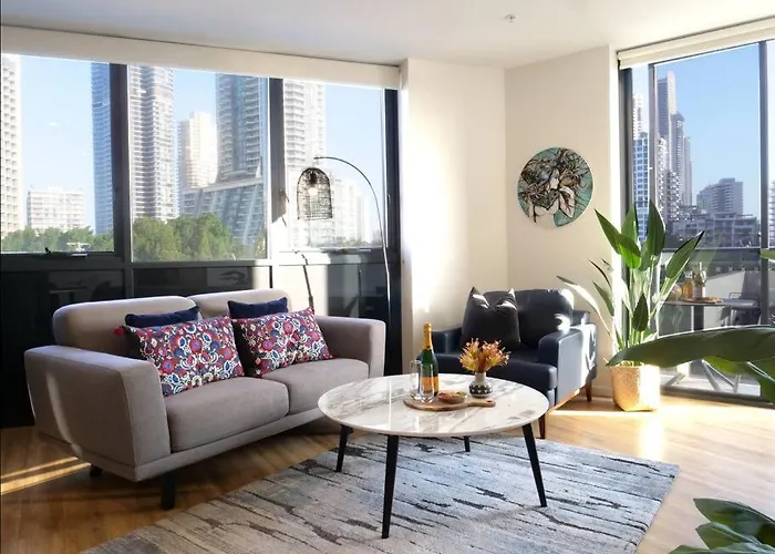 Modern 1 Brm Apartment With Pool Close To Beach Gold Coast