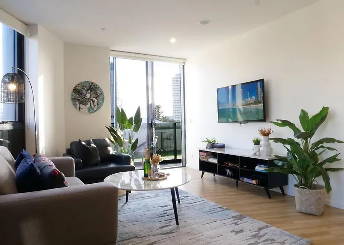 Modern 1 Brm Apartment With Pool Close To Beach Gold Coast
