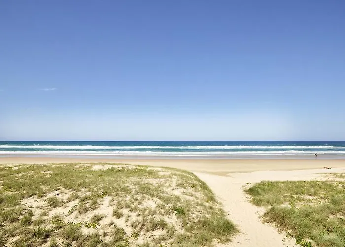 Maimi Renovated 2-Bedroom Apartment Gold Coast