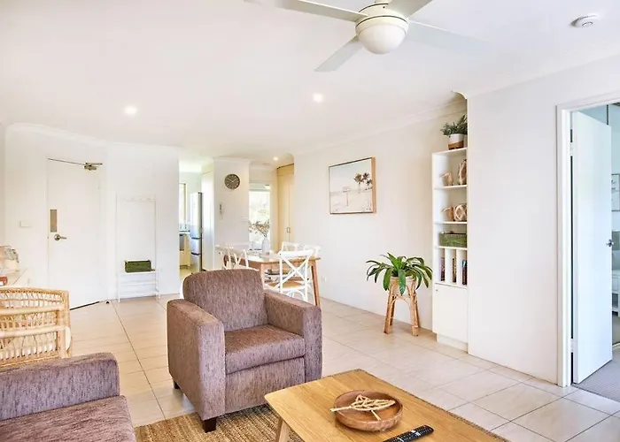 Maimi Renovated 2-Bedroom Apartment Gold Coast