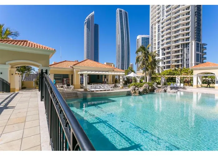 Beachside 2-Bed With Parking, Pools, Spa, Gym, Bbq Gold Coast