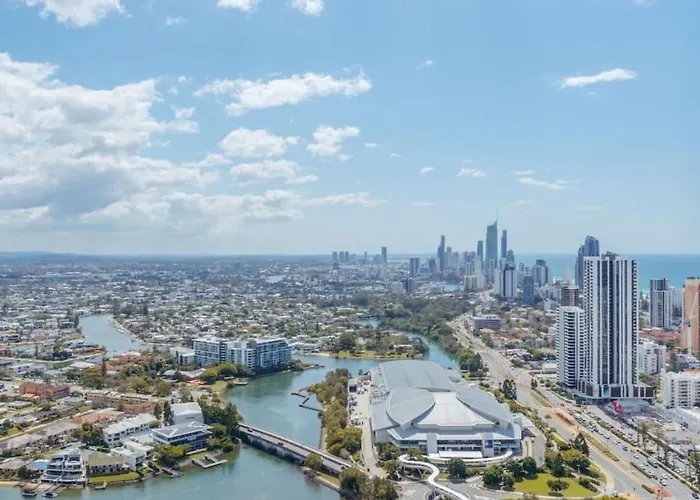 Ocean And River View Luxury 2Bd Apt With Prime Location Gold Coast