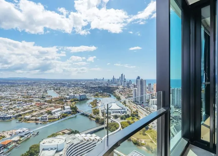 Ocean And River View Luxury 2Bd Apt With Prime Location Gold Coast