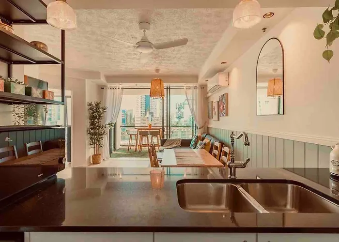 New Modern Deco' Apartment, With View, Pool, Spa And Sauna Gold Coast