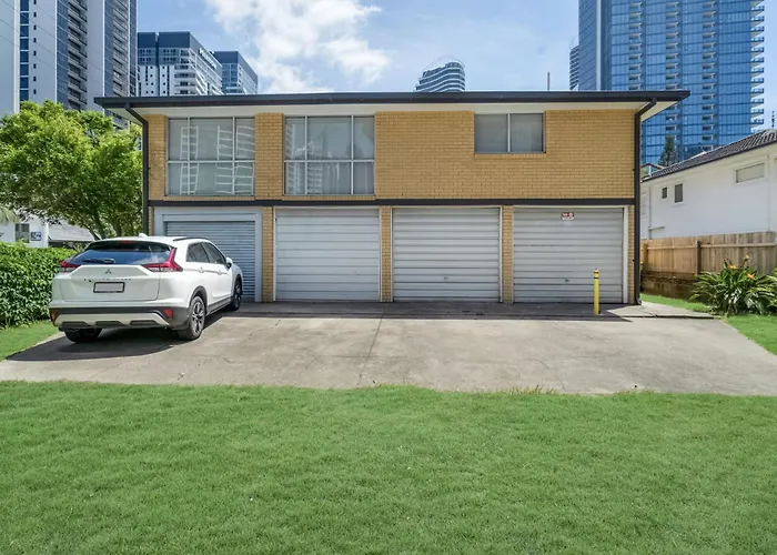 Cosy Ground Floor Unit Moments From The Beach Gold Coast
