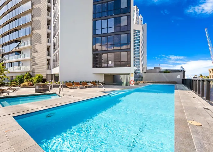 Circle On Cavill Canal Views Huge Apartment Gold Coast