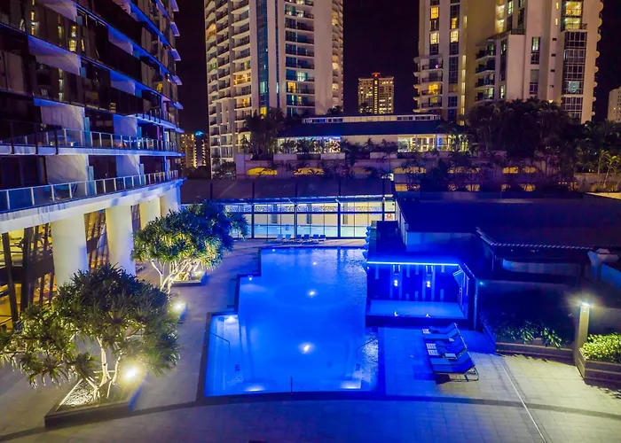 Circle On Cavill Canal Views Huge Apartment Gold Coast