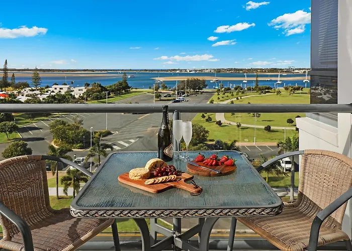 Aqualine Apartments On The Broadwater Gold Coast