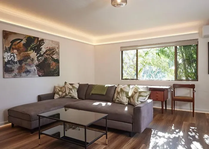Beachside Palm Beach Luxury - 2 Bedroom Apartment Gold Coast