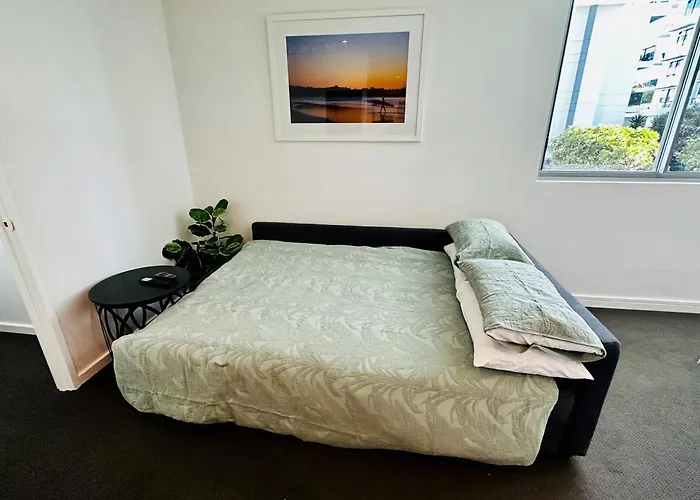 Modern 2 Bedroom Apt Near Tram & Ocean Gold Coast