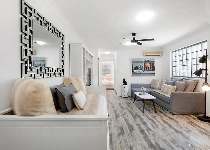 Pets Paradise - Top Location With Free Parking Gold Coast