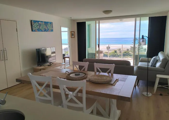 Gold Coast HotelsKirra Surf Apartments