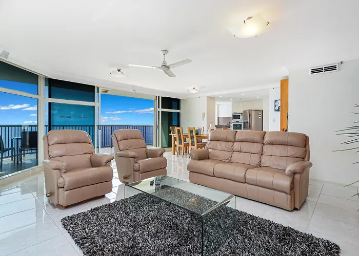 Stunning 2Br Beachfront Sub-Penthouse Gold Coast