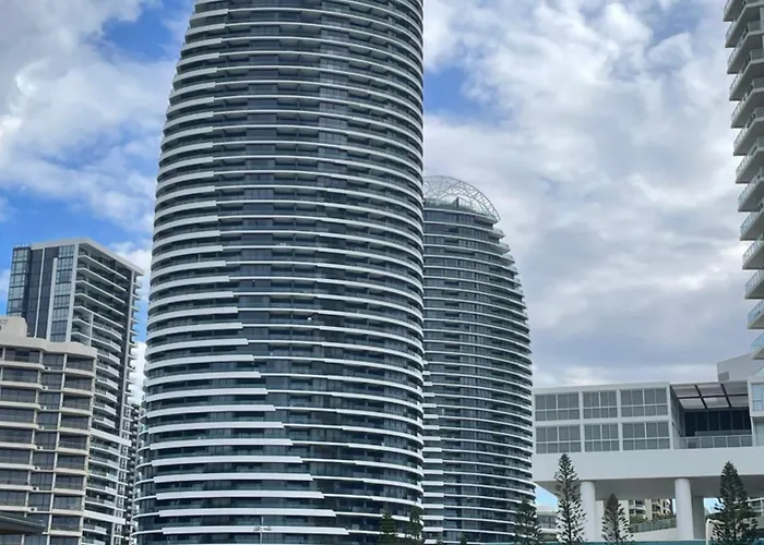 Oracle Broadbeach: Luxurious Sky Home with Panoramic Views Gold Coast