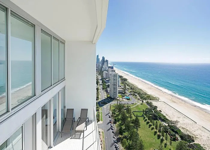 Endless Blue - Stunning Beachfront Living With Pool Gold Coast