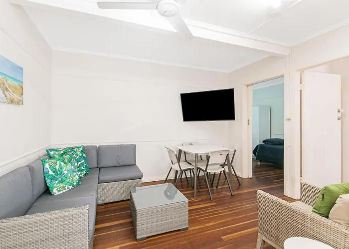 Tondio Terrace Flat 5 - Pet Friendly Apartment Gold Coast