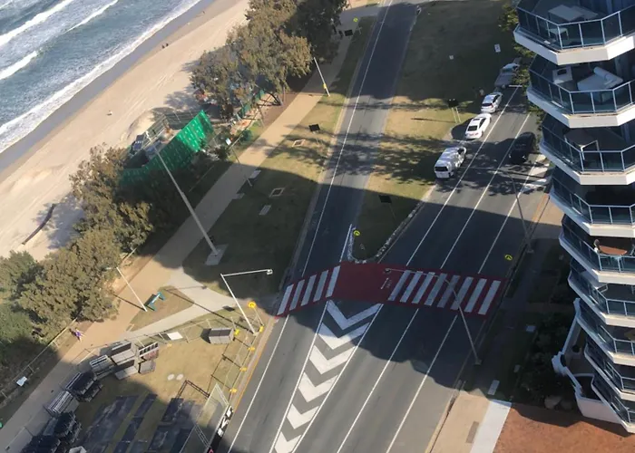 Equinox - Your Beach Front Retreat! Gold Coast