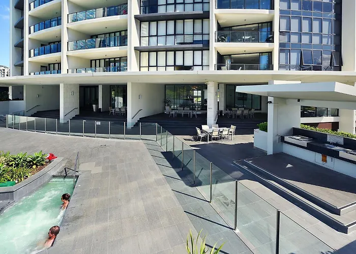 Sierra Grand Spacious 3 Bedroom Apartment - Coasthm Gold Coast
