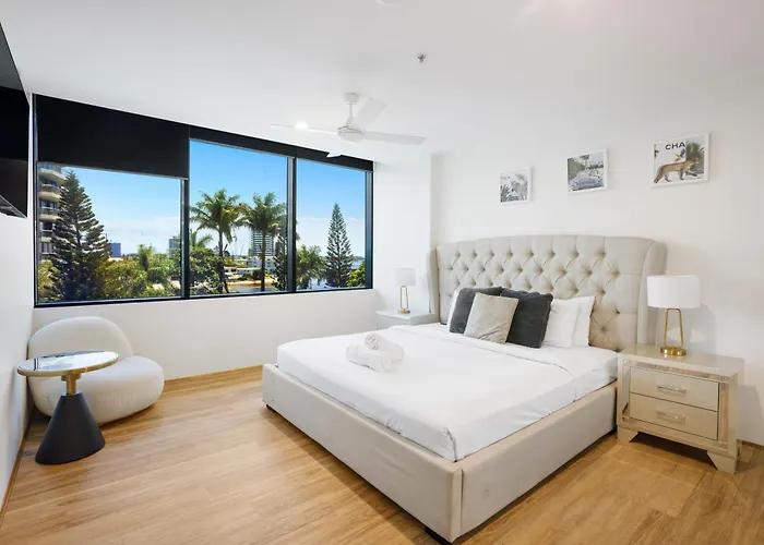 Circle On Cavill Canal Views Huge Apartment Gold Coast