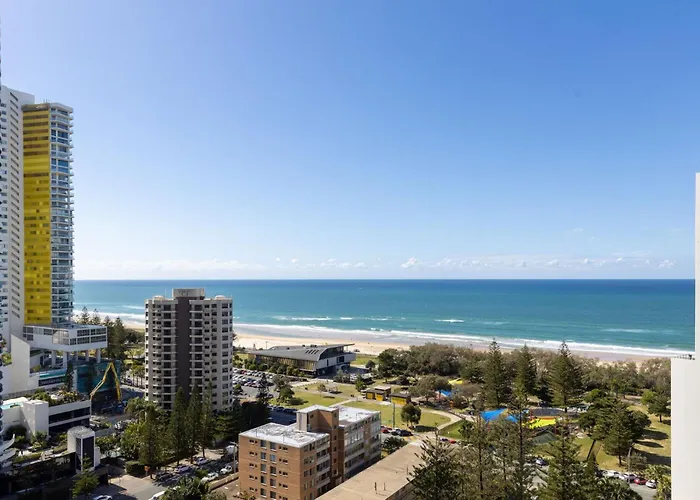 2 Bedroom Ocean-Viewing Apartment Gold Coast