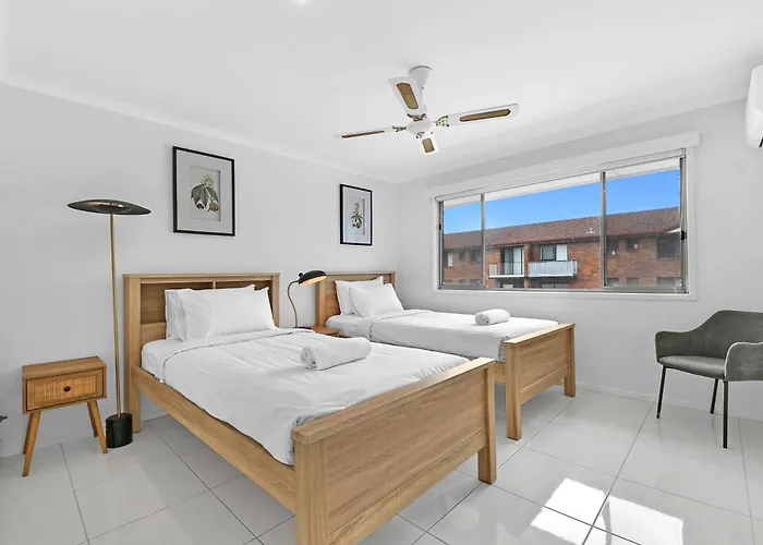 Central Located 3 Bedroom Unit In Southport Gold Coast