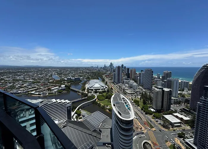 High-Rise Luxury Ocean Views, Sauna & Pool Gold Coast