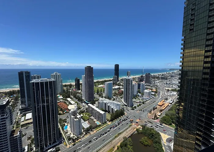 High-Rise Luxury Ocean Views, Sauna & Pool Gold Coast