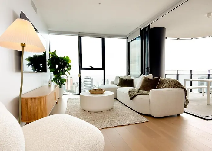 High-Rise Luxury Ocean Views, Sauna & Pool Gold Coast