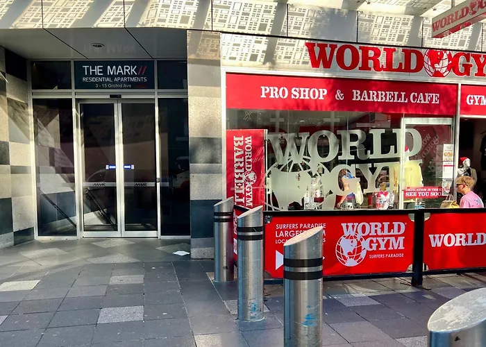 Top Of The Mark- Top Floor Apartment, Parking & Wifi Surfers Paradise