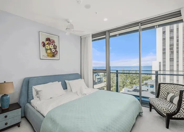 2 Bedroom Ocean-Viewing Apartment Gold Coast