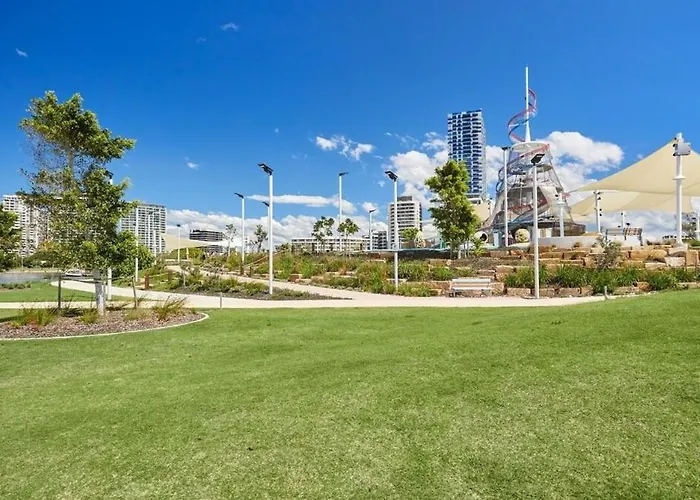 Comfort Two Bedroom Apartment In Heart Southport Gold Coast