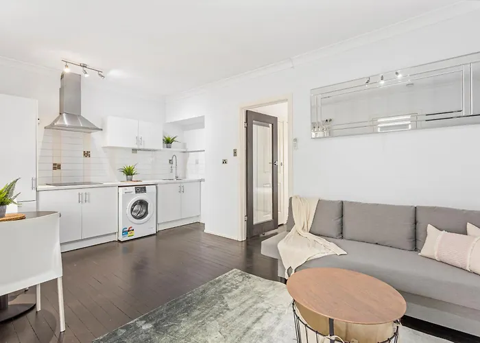 Peninsular Drive 1 Bedroom Gold Coast