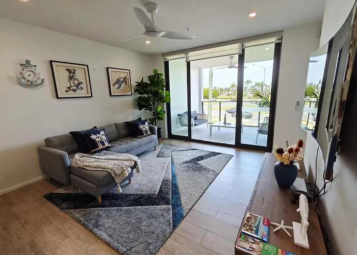 Luxury 3Br, 2Ba Unit With Pool & Bbq In Gold Coast Apartment